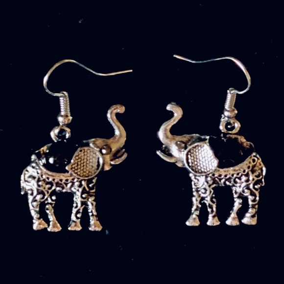Gorgeous Elephant Necklace, Bracelet & Earrings!! - Picture 8 of 8